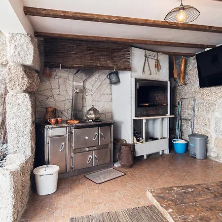 Jacuzzy Luxury Geres Stone House *