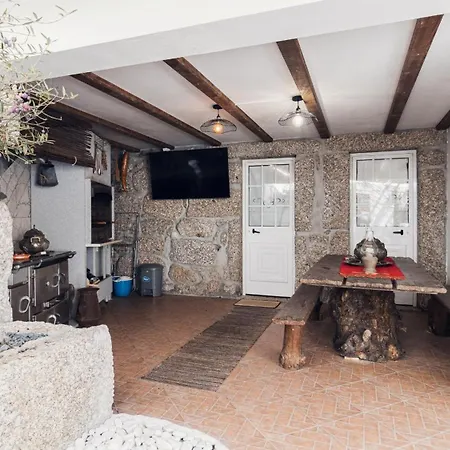 Jacuzzy Luxury Geres Stone House
