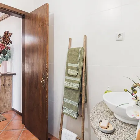 Jacuzzy Luxury Geres Stone House