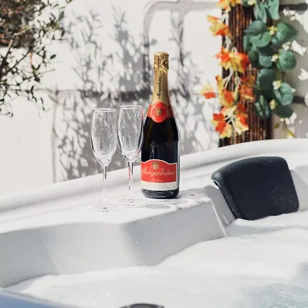 فيلة Jacuzzy Luxury Geres Stone House *
